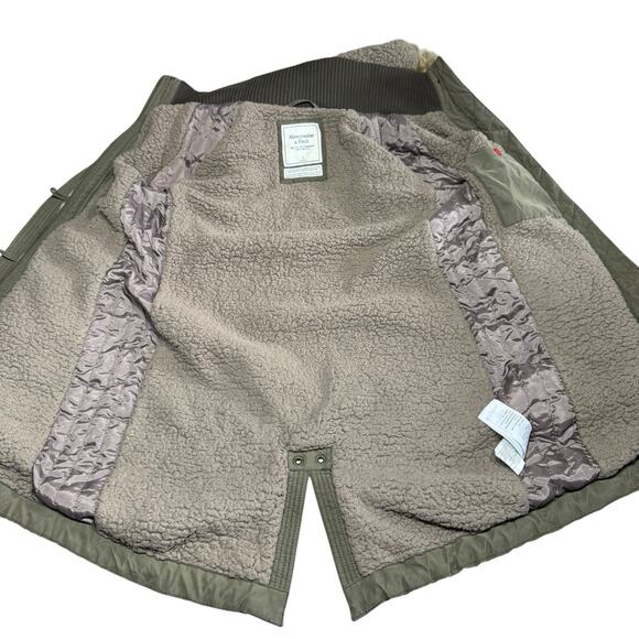 Abercrombie & Fitch Utility Parka Womens L Green Sherpa Lined Faux Fur Hood - Picture 8 of 16